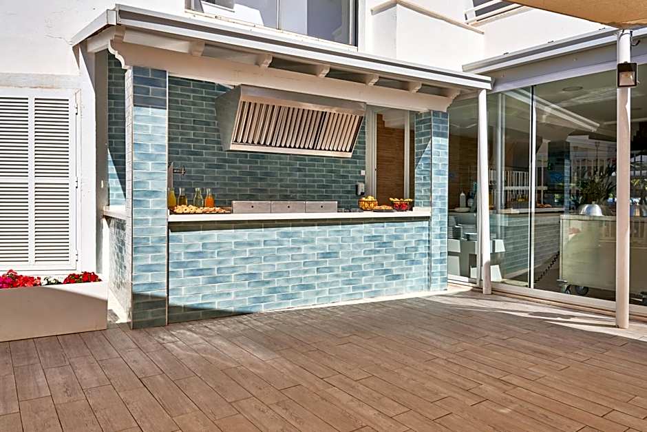 Globales Cala Bona Suites