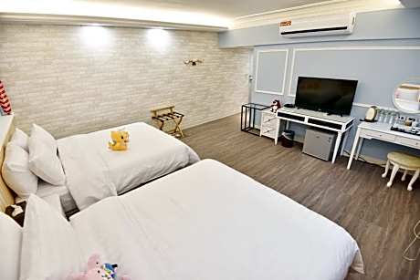 Deluxe Quadruple Room