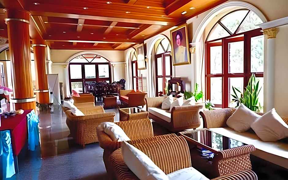 Dee Prom Hotel