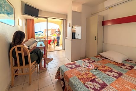 Studio (2 Adults + 2 Children)