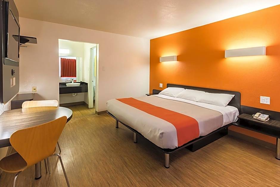 Motel 6-Stephenville, TX