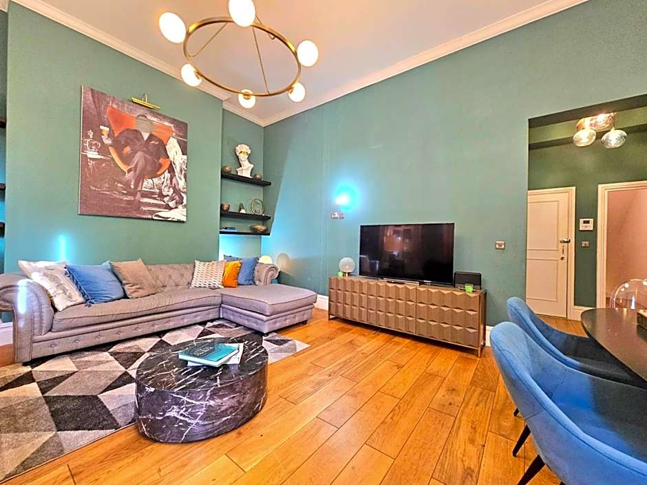 Stunning Hyde Park Home, Ground Floor Maisonette, Duplex, near Tube Metro Stations