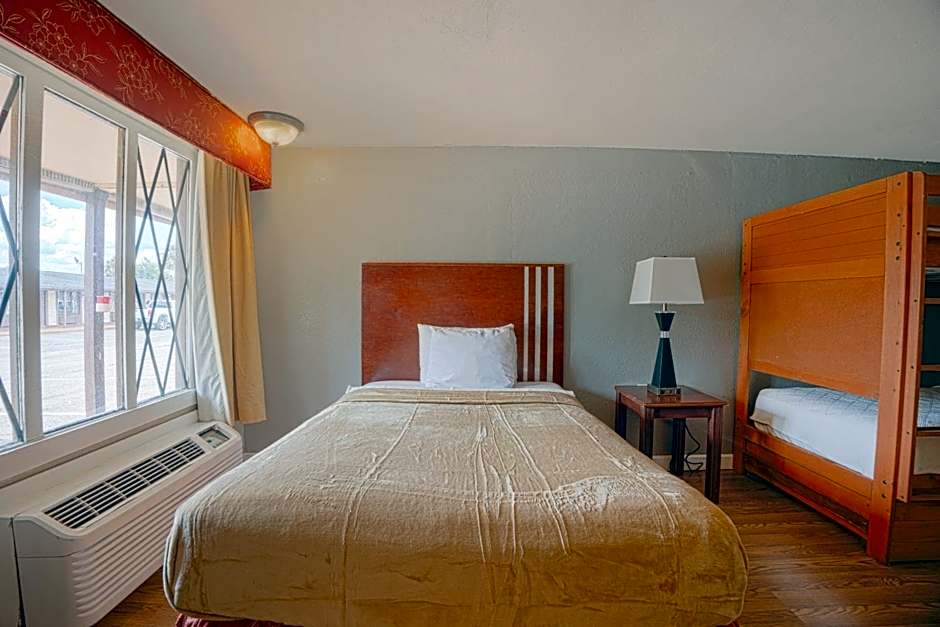 Liberty Inn and Suites near Disney World