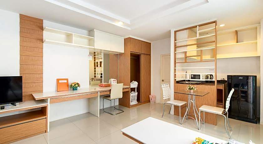 Riski Residence Ngamwongwan