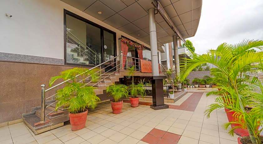 Treebo Shivam Inn Near Singapore Mall