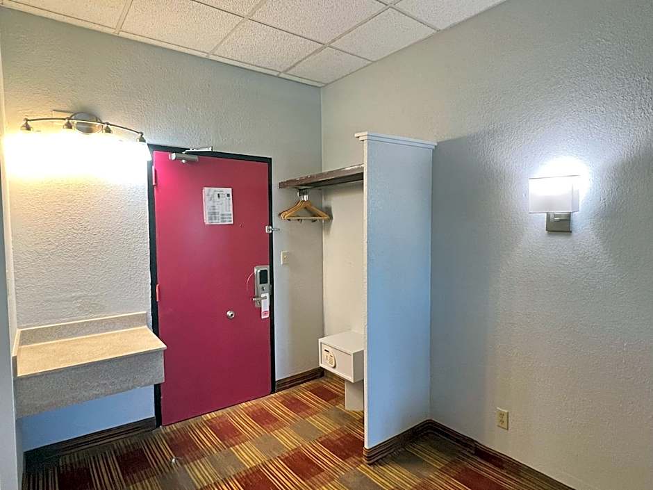 Countryside Suites Kansas City Independence I-70 East Sports Complex Hotel