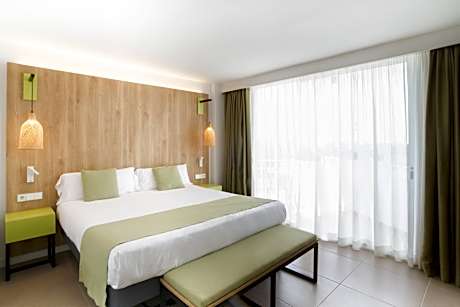 SUITE SEA SIDE VIEW 3 ADULTS + 1 CHILD