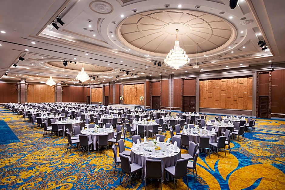 The Berkeley Hotel Pratunam (SHA Plus)