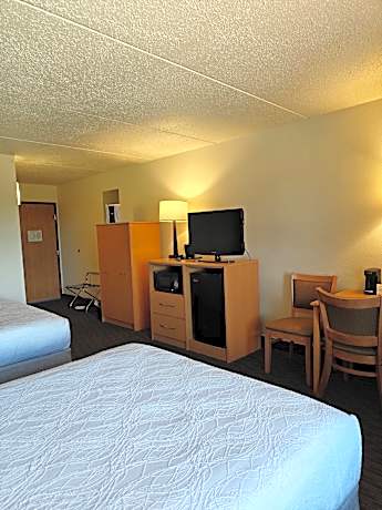 Queen Room with Two Queen Beds and Roll-in Shower - Mobility Accessible/Non-Smoking