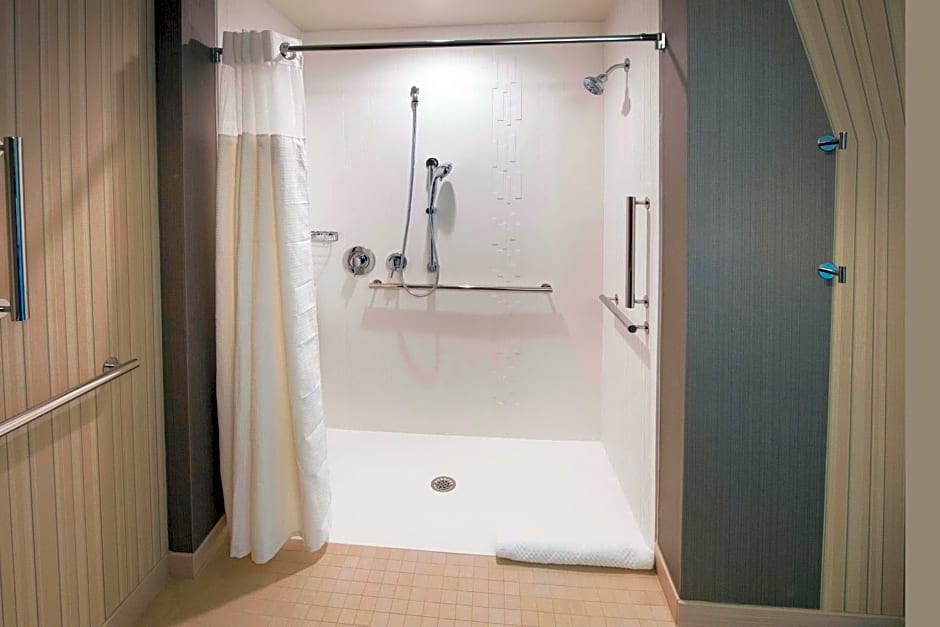 Courtyard by Marriott Atlanta Alpharetta/Avalon Area