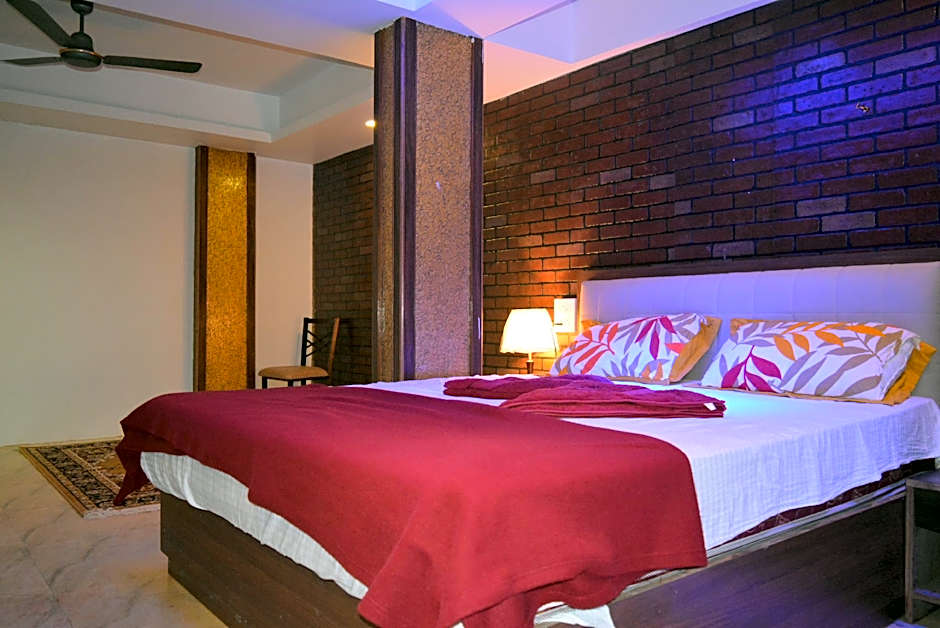 Round Cube Guest House