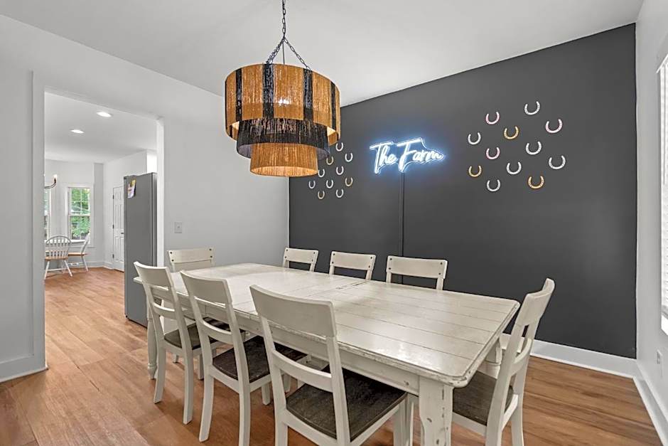 Grandma's Farm on 6 acres with Lighted Barn and River Access