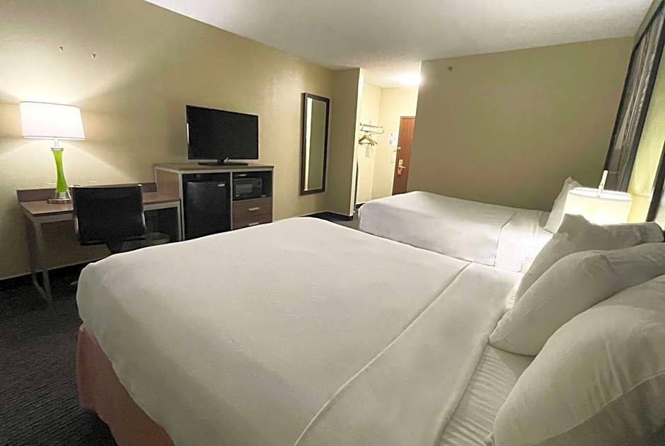 Super 8 by Wyndham St Charles