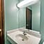 Days Inn & Suites by Wyndham Youngstown / Girard Ohio