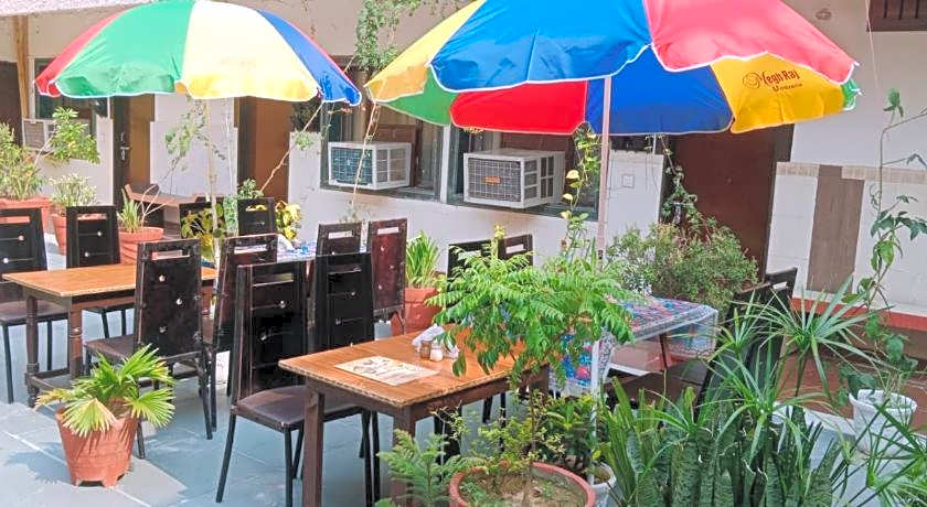 HOTEL SIDHARTHA (600 meters from Taj Mahal)