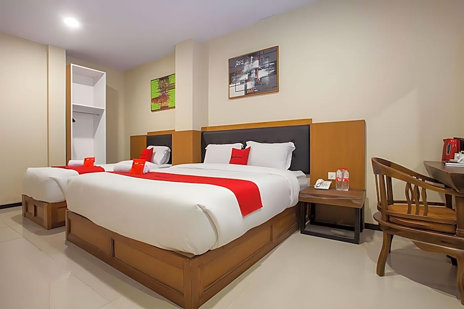 RedDoorz Premium @ Jalan Cengkeh Malang