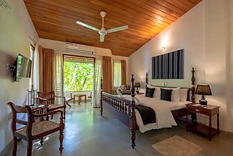 Deluxe Double or Twin Room with Lake View