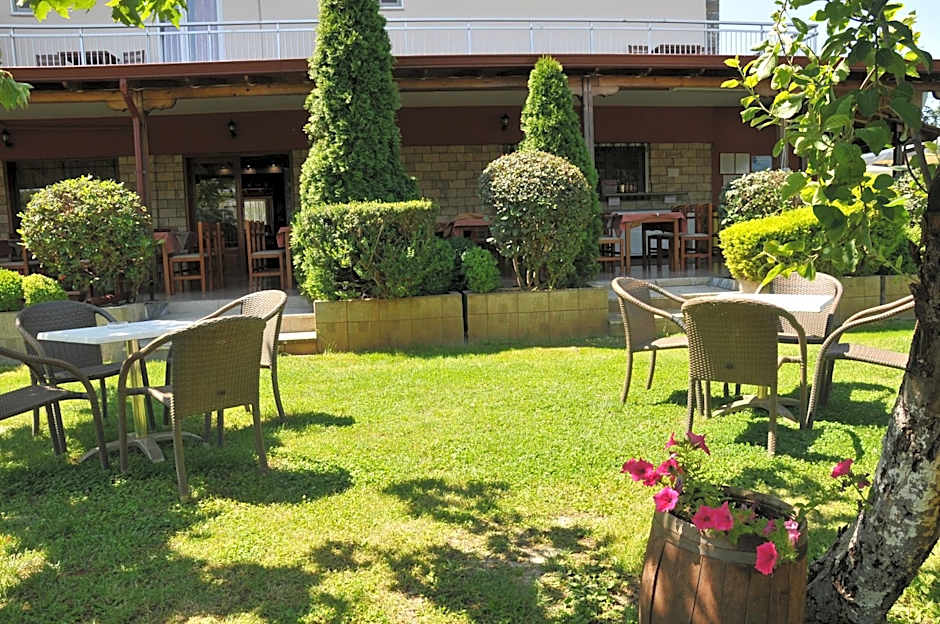 Denis Hotel and Bungalows