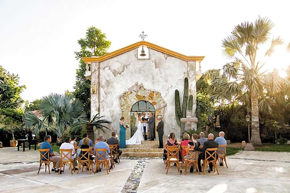 El Encanto Inn & Suites