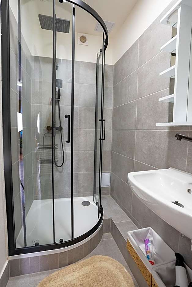 White Wolf House Hostel & Apartments