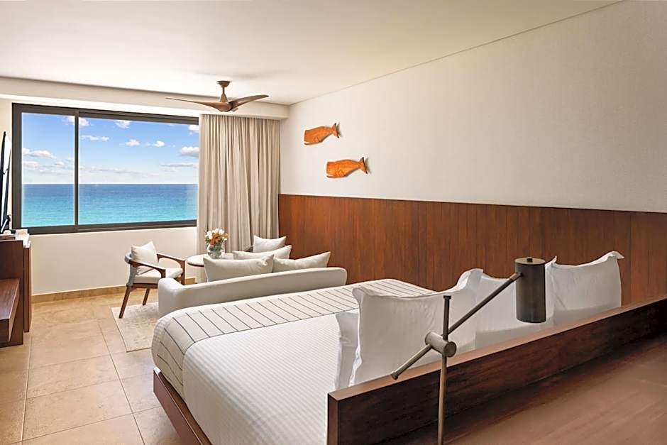 Photo 1 of 4 of Deluxe 1 King Bed, Ocean View