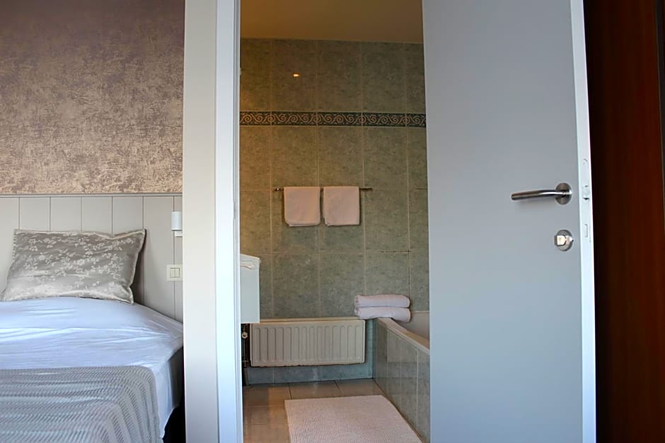 Photo 1 of 3 of Double Room with Sea View