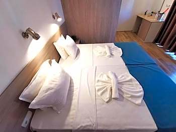 Largo Beach Hotel