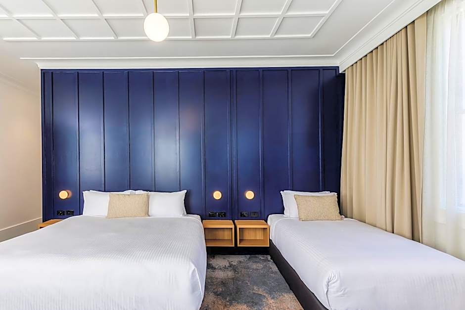 Royal Exhibition Hotel