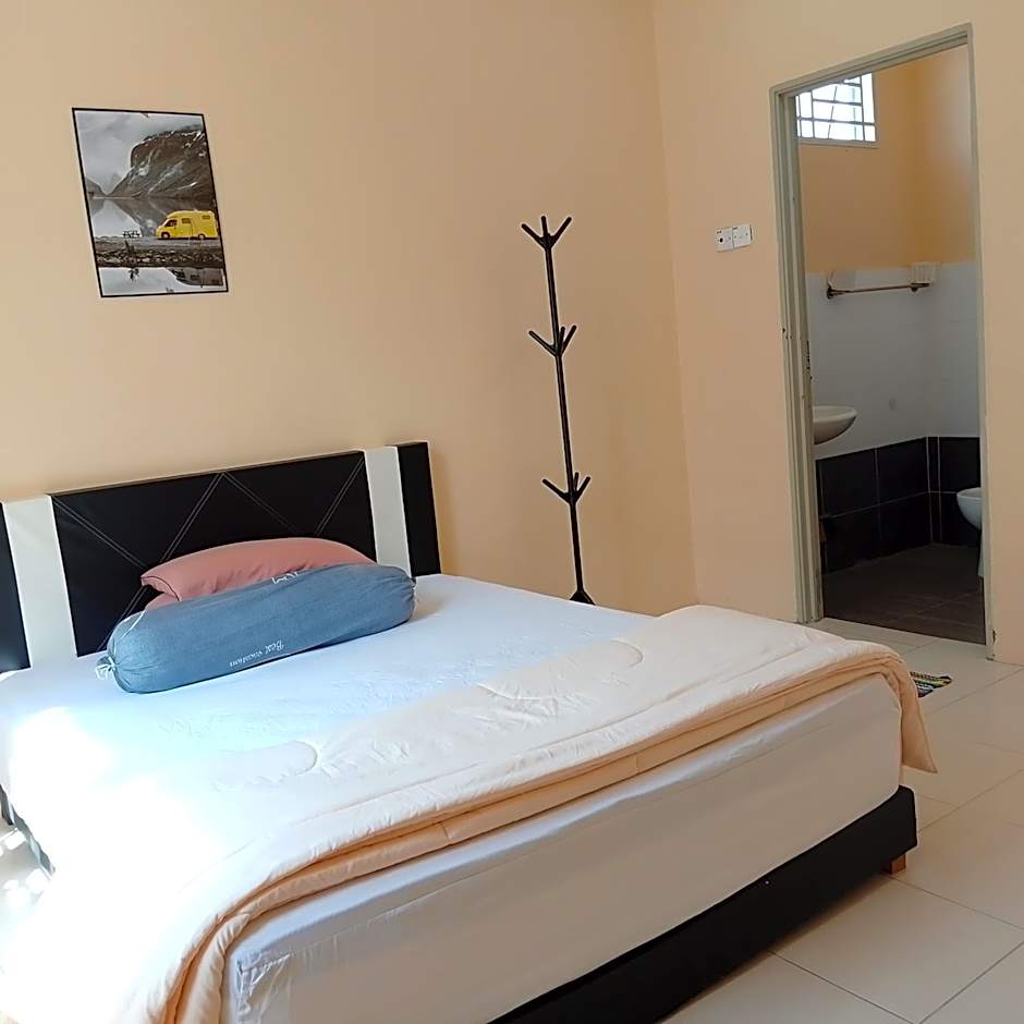 Happy Raub Guest House