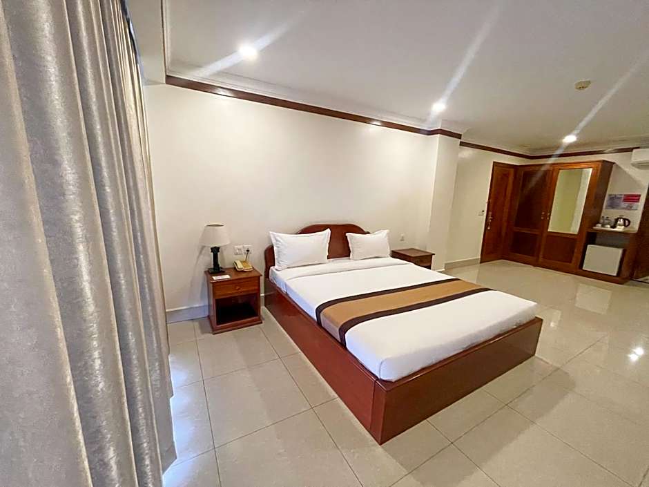 Pursat Riverside Hotel & Spa