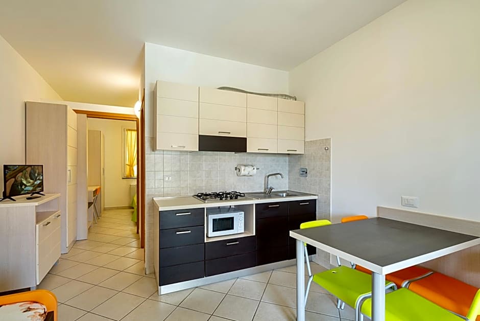 Residence with swimming pool in Mazzanta just 600 meters from the beach