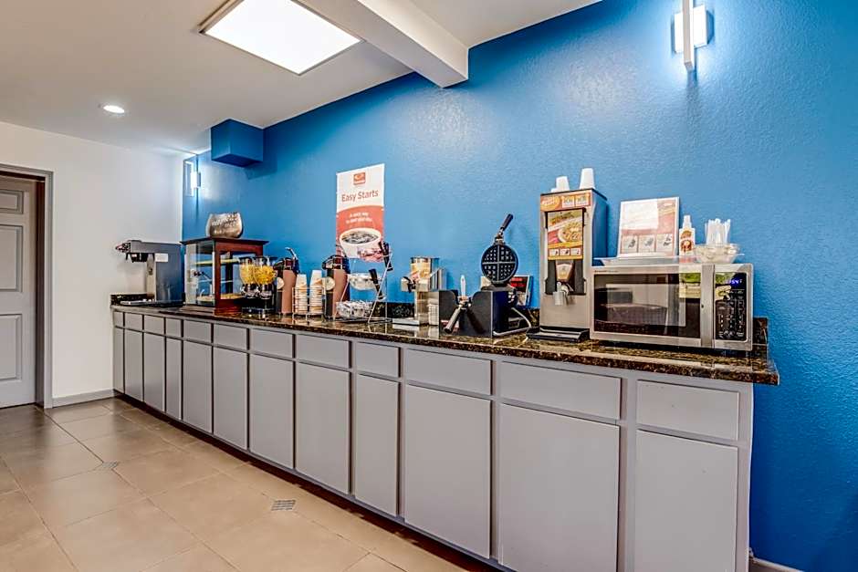 Econo Lodge Inn & Suites Enid South