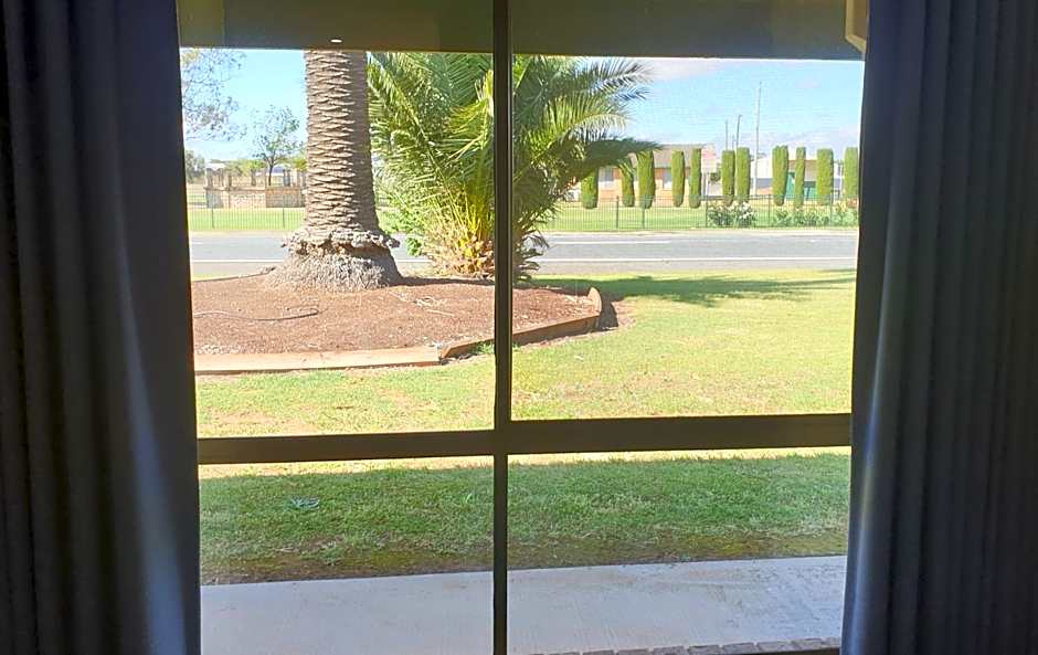 The Finley Palm Motor Inn