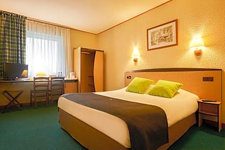 Standard Room - 1 Queen Bed