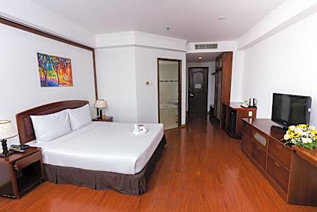 Deluxe King Room with Ocean View