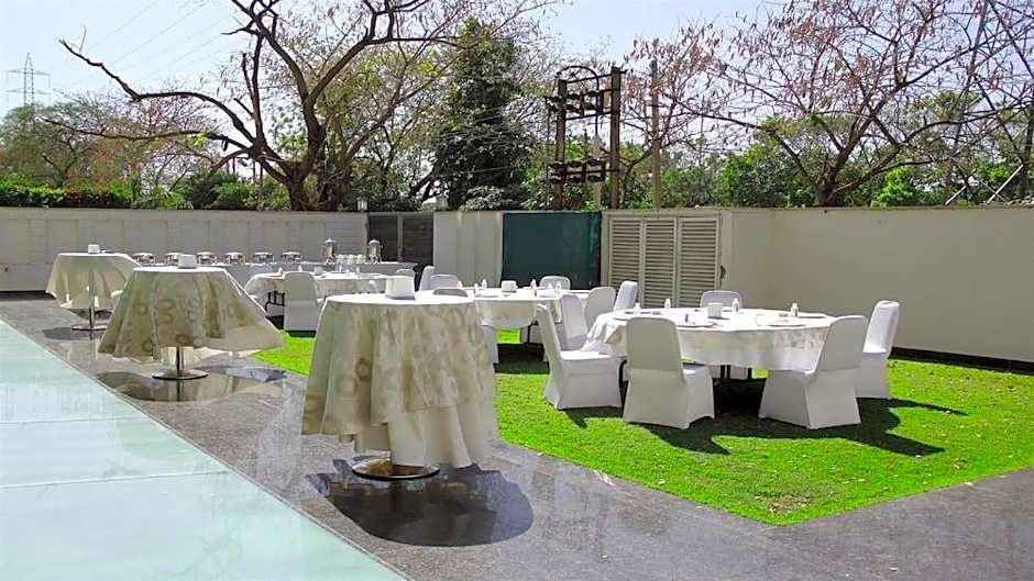 Stately Suites - Golf Course Road