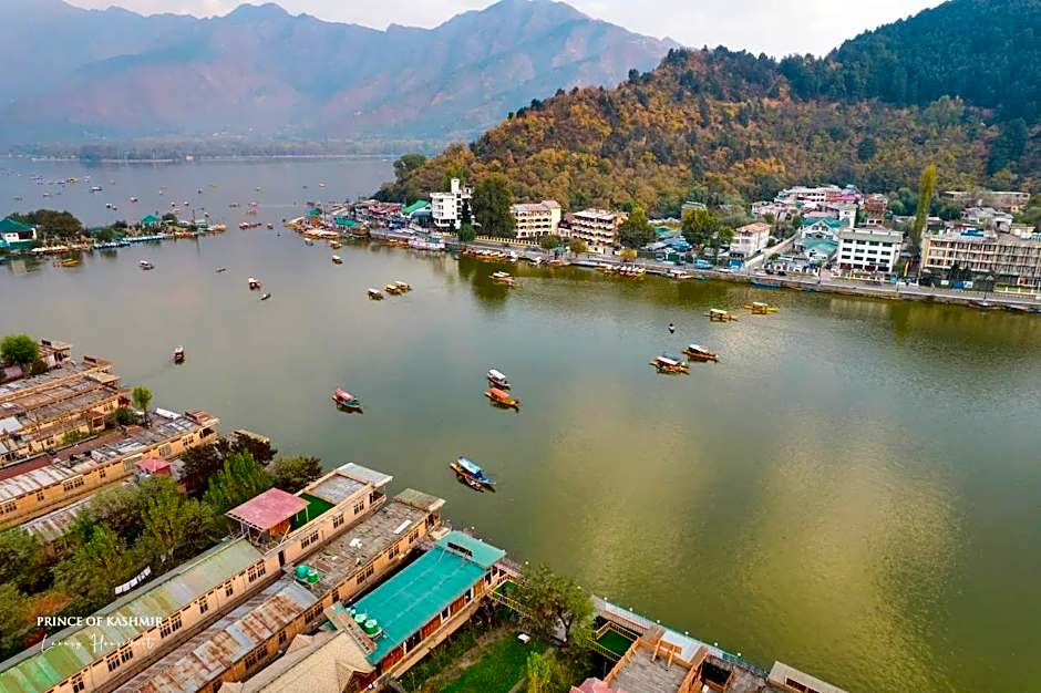 Prince of Kashmir Luxury Houseboat
