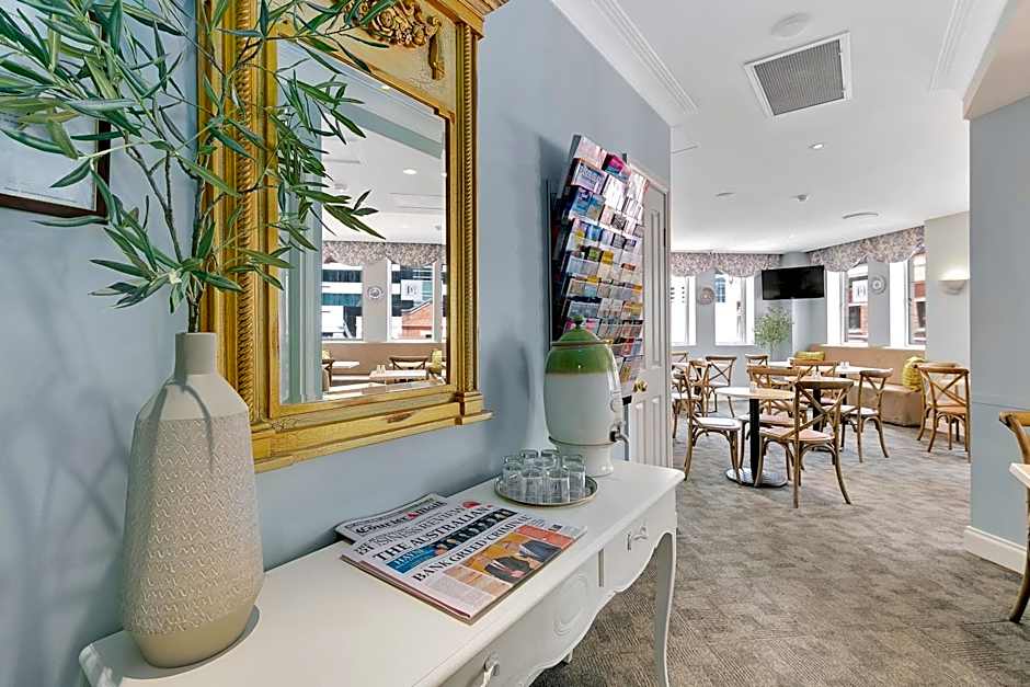 Manor Apartment Hotel