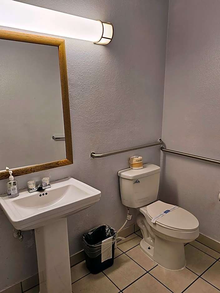 Sumner Motor Inn