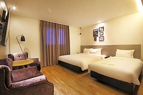 Premium 1 Double Bed + 1 Single Bed