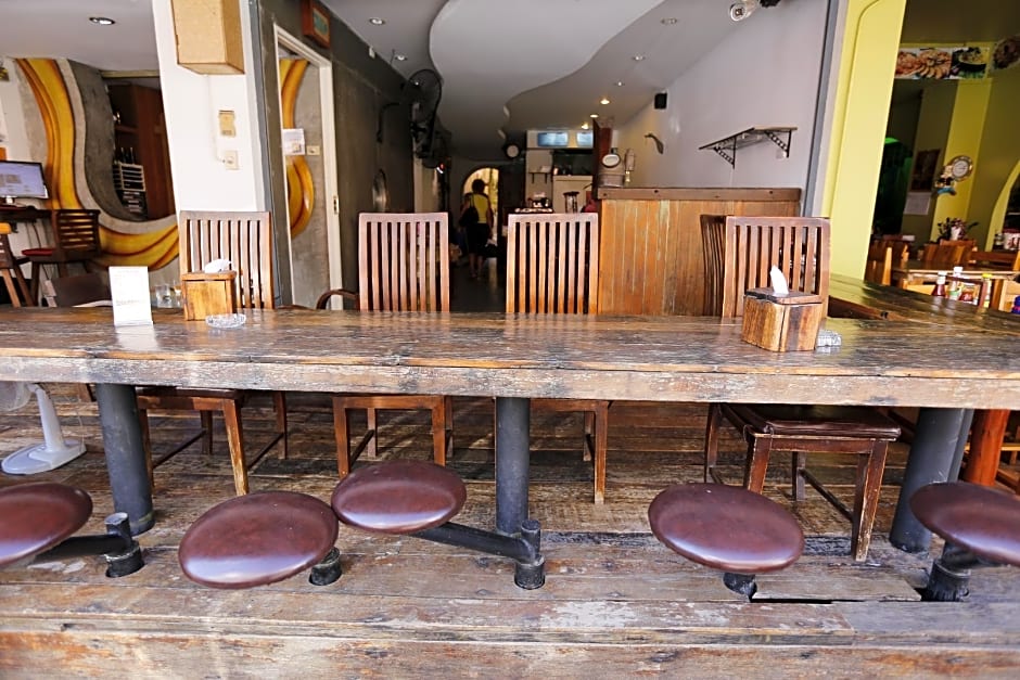 Baan Kamala Backpacker