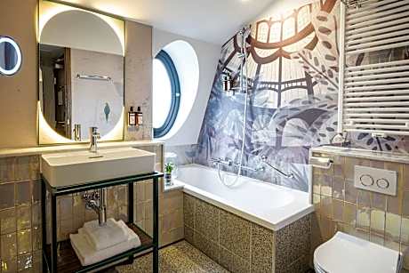 One-Bedroom King Suite