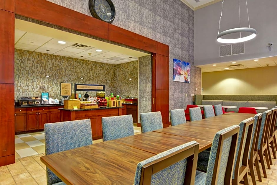 Hampton Inn By Hilton & Suites Newark-Harrison-Riverwalk