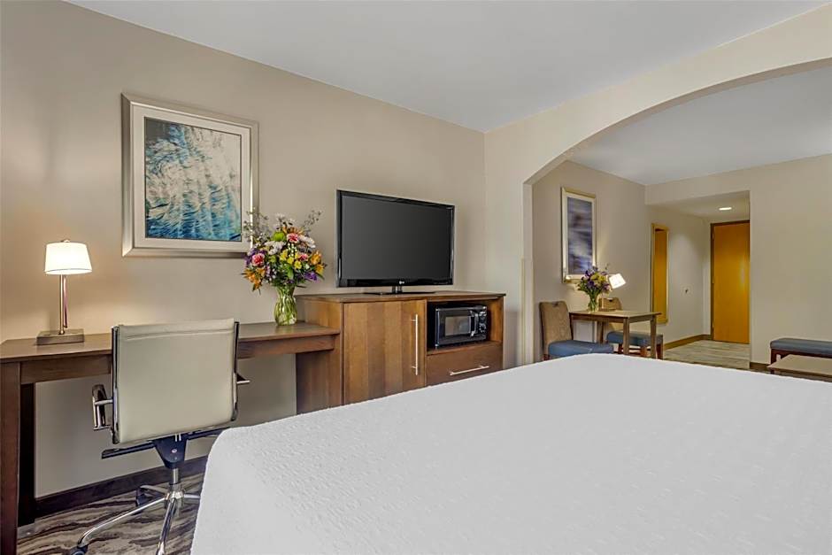 Best Western Plus River Escape Inn & Suites