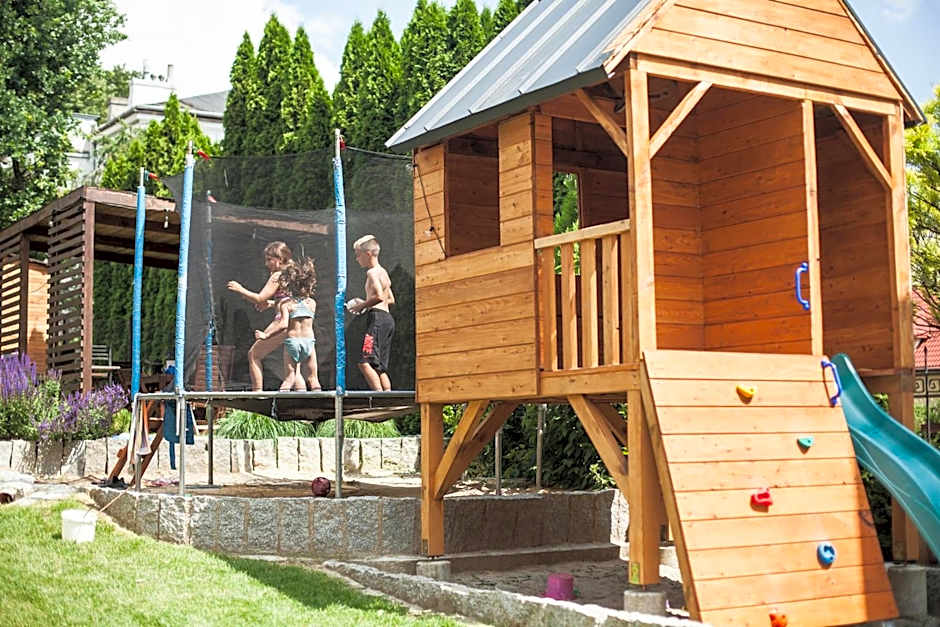 Lawendowo- sauna, jacuzzi, domki w ogrodzie i apartamenty w kamienicy