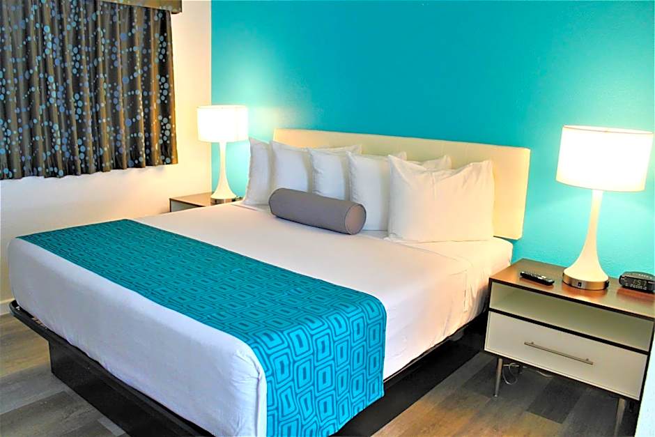 Howard Johnson Suites by Wyndham San Diego Chula Vista/BayFt