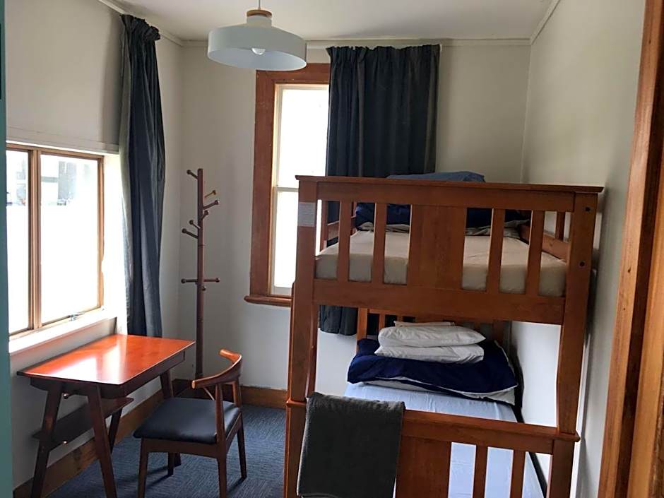 Te Puia Hot Springs Hotel