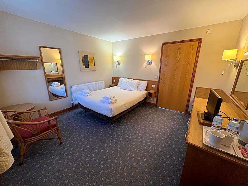 Tollgate Hotel & Leisure