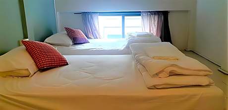 Twin Bed Private Share Bathroom