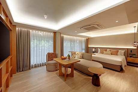 Premier Plus King with Bathtub